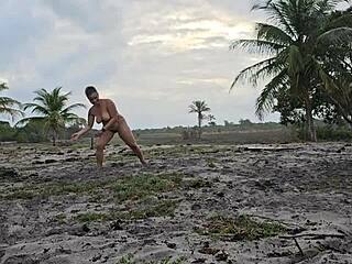 o jogo de futebol estava chato, melhor transar