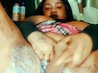 chubby queen in creaming session