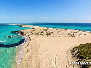 Blonde seduces gay friend with deepthroat