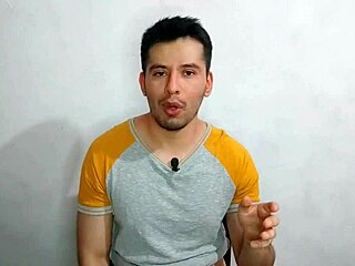 joven medico es penetrado por su jefe el doctor maduro dotado de 23cm de verga gruesa en el cubiculo del hospital