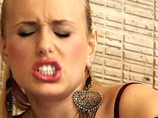 Babe, suck cock in quick outdoor sex after shower with footjob and spooning.