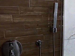 Bodybuilder Fucks Girlfriend On Balcony With Squirting