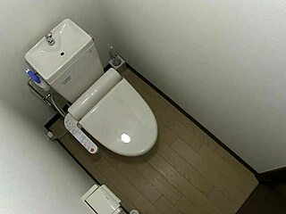 Lesbians kiss and lick wet pussies, leaving her drooling!