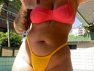 Redhead With Big Ass And Swollen Pussy Does Live Show