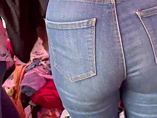 Specialized column on Mexican market: Tight clothing and large buttocks