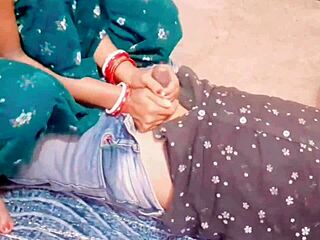 孟加拉宝贝和英国辣妹狂野角色扮演