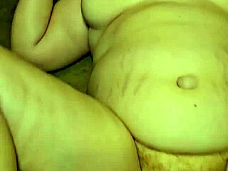 Foot fuck hot thick milf!