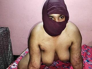 Hey, I’m banging this hot Indian model client at home!