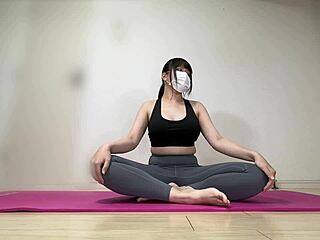 新妹Crystalbabylynn弯腰挨黑人大屌爆菊