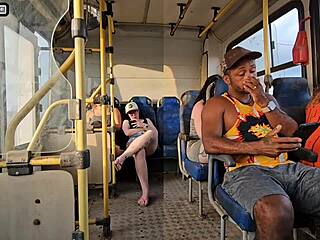 mulher casada dar mole pra um cara estranho no onibus e termina tranzando