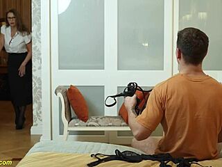 Karely Ruiz Cogiendo Con Su Amiga Robertita