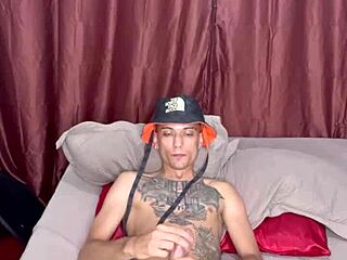 Thiago kelton eats silicone ass in bedroom