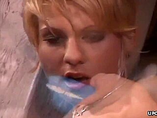 Amber Wild And Azalea Lee Use Toys