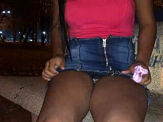 A safada casada encontra um cara desconhecido e faz sexo com ele