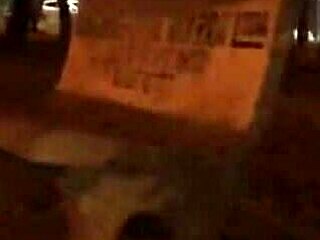 A safada casada encontra um cara desconhecido e faz sexo com ele