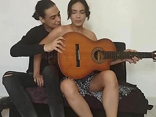 Clases De Guitarra Con Mi Alumna Estrella - Andre La Actriz Favorita De Los Adictos Al Porno Tiene Sexo Con Su Maestro De Guitarra - Sub Casero