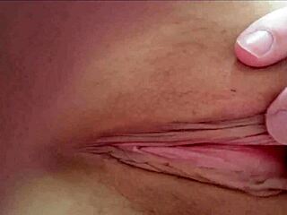 Watch This Zierliche Teen Finger Her Wet Pussy!