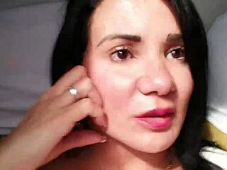 Descontando a raiva da empresa de �nibus se masturbando gostoso veja mais em xv red