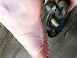 I love this foot fetish femdom sexting compilation