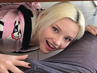 doegirls mia split flexible babe subtly stretching on dildo in bathroom