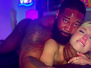 热辣金发啦啦队Kait后入传教士式被播种内射