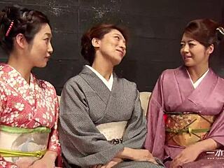 嘿，看这狂野日本熟女群P派对，无码！