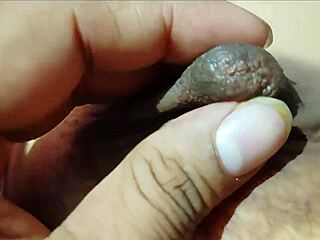 Mature Desi Indian Housewife Gets Her Big Ass Massaged By Sales Boy In Homemade Fucking