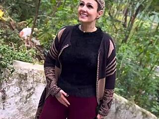 patricinha da buceta rosa subindo o morro louca de tesao pra dar a bucetinha