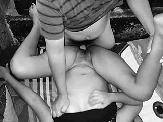 cógeme rápido antes que mi hijo despierte... madre soltera dando culo por ayuda