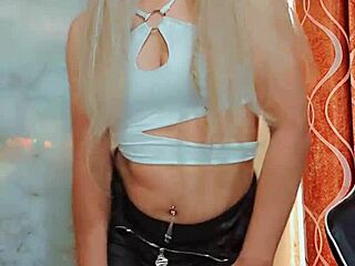 Rica Transexual Masturbandome Rico With Passionate Emotions