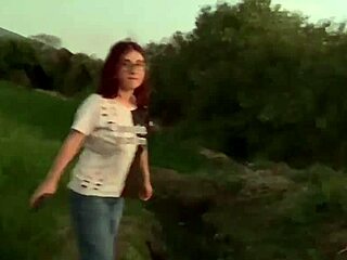 morrita cogiendo en el cerro