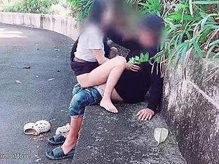 学生公园野外猛操女友 绿帽哥偷看全程