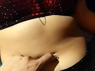 我用她肚脐按摩放松身心