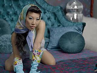 Leena enjoys a fun facial session with huge loads