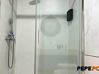 Elektra Red blows in shower for second round