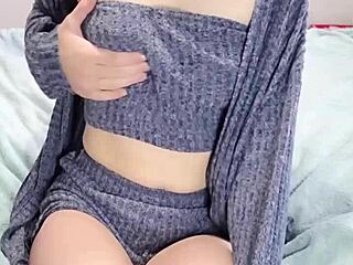 Wife Fingering Before Hubby?