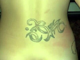 瘦翘妹车后座公开骑乘狂干