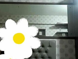 selingkuh sama ibu sambung di kamar koss