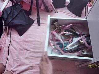 Della Cate Visits Nade Nasty's Pink Room For Fun