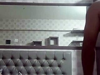 selingkuh sama ibu sambung di kamar koss