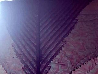 Elza Kom explores nylon tights fetish in bedroom setting