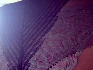 Elza Kom explores nylon tights fetish in bedroom setting