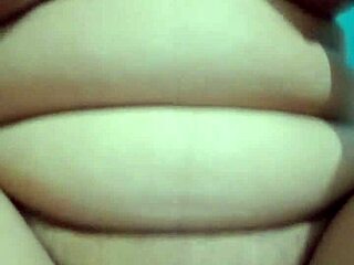 Ninfetinha cheia de fogo na buceta a procura de pau deixa seu video se tocando vazar 🔥