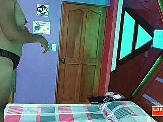 ROOM CASTING 9 ESTHER DE CHICLAYO NOS MUESTRA SU ENORME CULAZO EN PERRITO DESDE OTRO PUNTO DE VISTA!