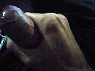 uma punheta rapidinha with music, so exciting!