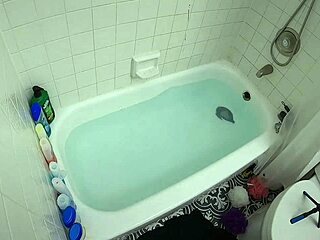 Is Candy Cruise Ready for Hardcore Deepthroat in Bathtub?