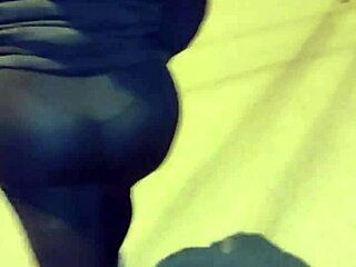 look at this mature woman flashing in transparent leggings