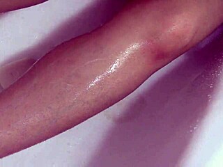 Milf shaves in bathroom with amateur fetish vibe