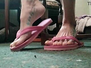 huge talons on sexy exotic curvy toes in flip flops