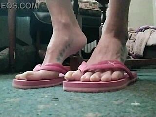 huge talons on sexy exotic curvy toes in flip flops